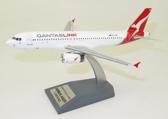 Airbus A320-200 QantasLink with stand